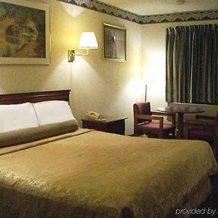 Red Carpet Inn Williamstown Room photo